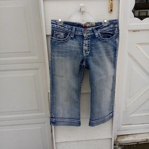 BKE Buckle Capri jeans cute!